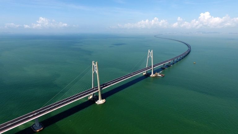 ¿Te atreverías a cruzarlo? Conoce el puente marítimo más largo del mundo