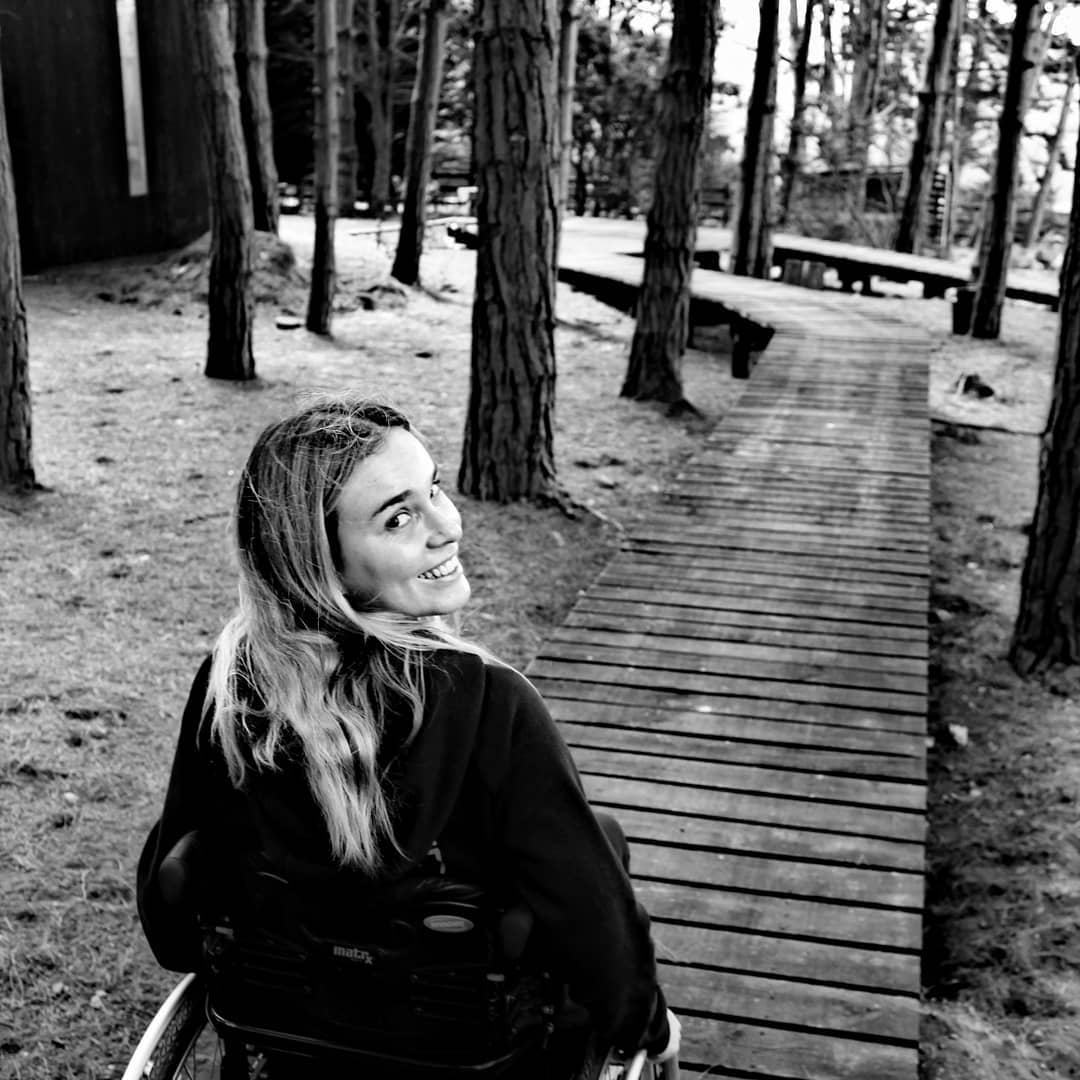 ¡Amor del bueno! Berni Santa Cruz es llevada a la playa "al apa" por sus amigas