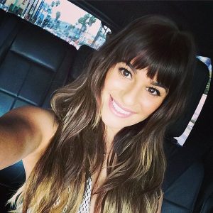 Lea Michele sufre gran percance con su escote en los Oscar