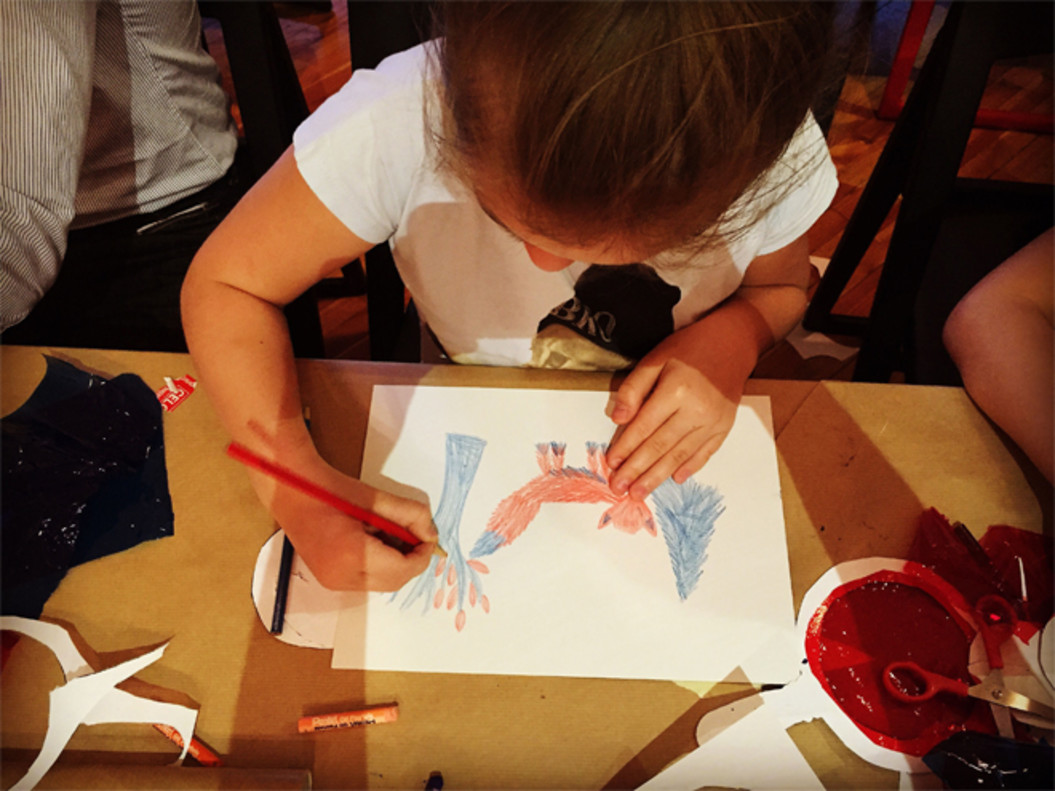 Niño responde tierna y originalmente pregunta sobre los seres vivos