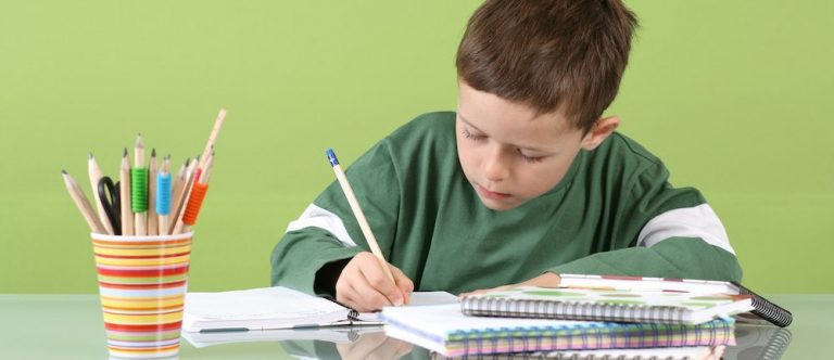 ¿Hay que exigirles a los niños buenas notas en el colegio?