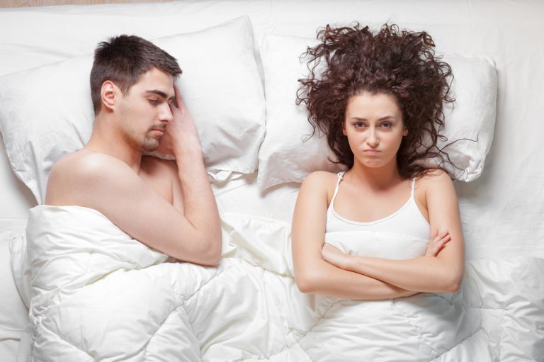 14 señales de que tu pareja no es tan buena en la cama como tú piensas —  FMDOS