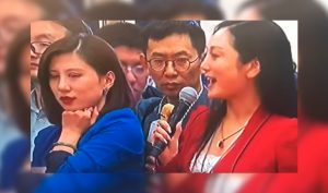 Periodista china es censurada por gesto burlesco a colega