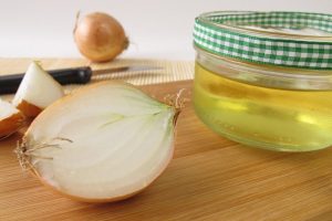 5 trucos de belleza que puedes lograr con el jugo de cebolla