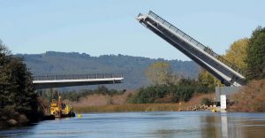 La estructura del puente Cau Cau ¡Es irreparable!