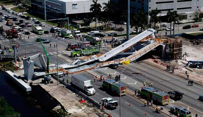 Puente peatonal se derrumba inesperadamente en carretera de Miami, provocando un grave accidente