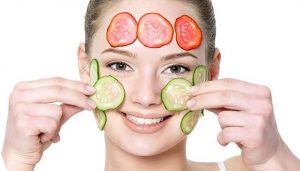 Rejuvenece y reafirma tu piel con esta mascarilla de tomate y pepino
