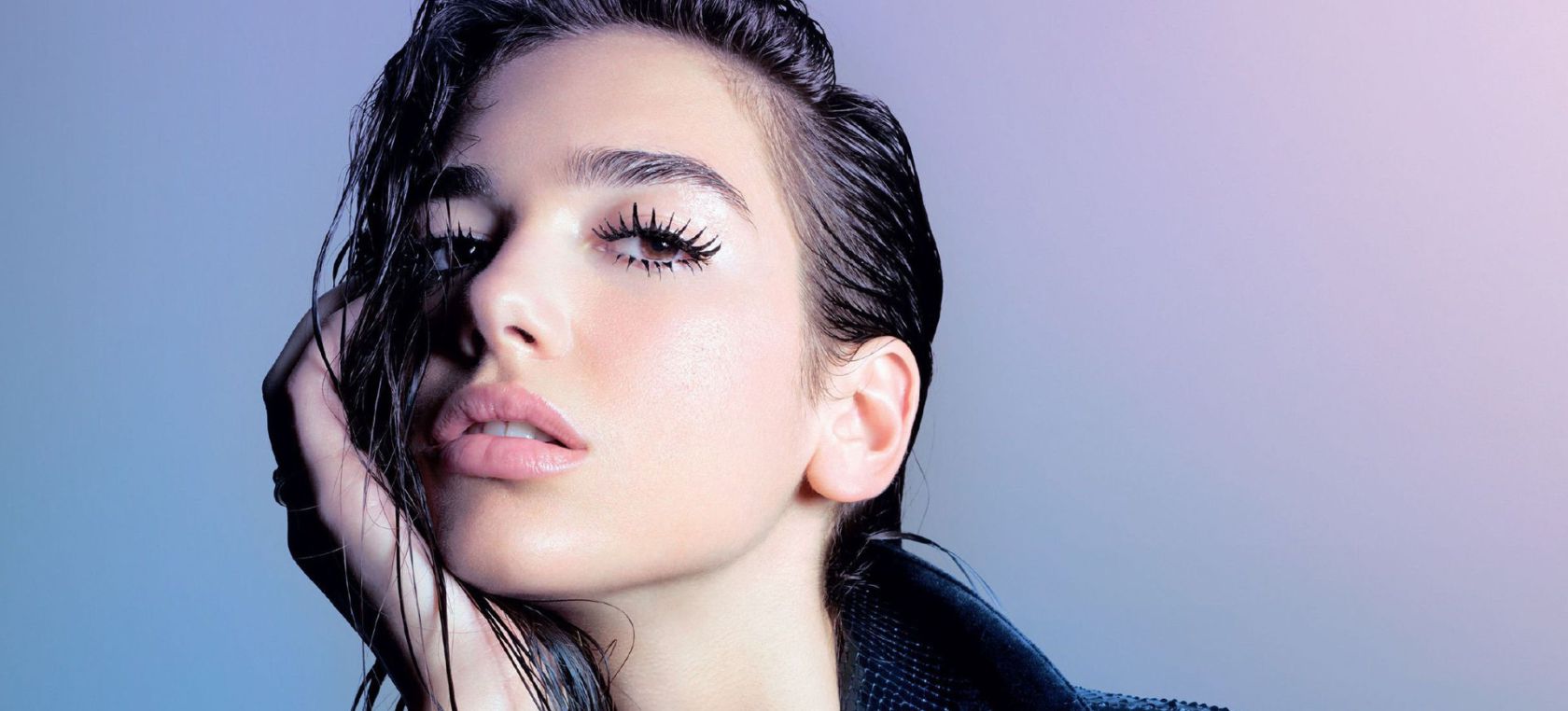 Guerra de moda: Dua Lipa sorprende con look similar a Kel Calderón
