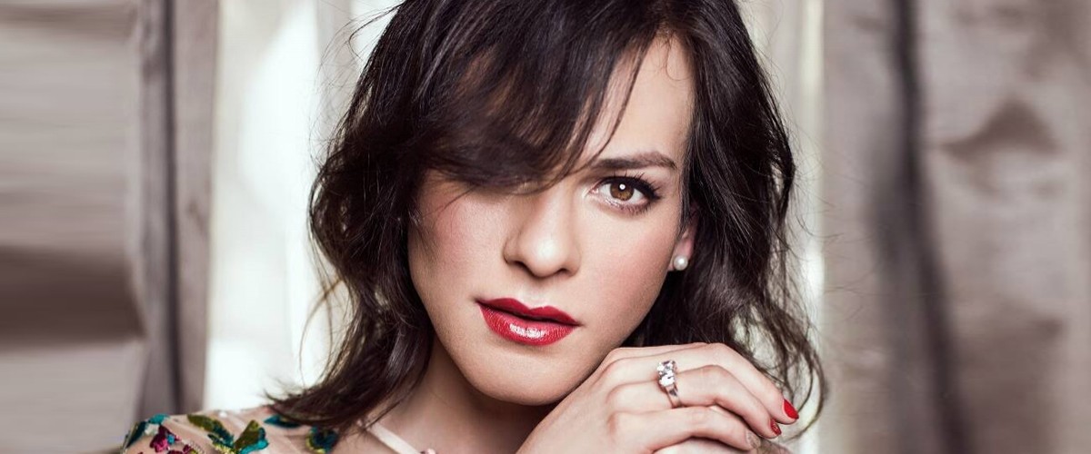 Daniela Vega se luce con su atuendo en gala de Revista Time