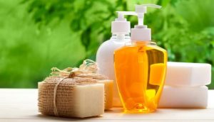 Prepara tu propio jabón líquido para limpiar y suavizar el cutis