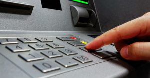 Descubren desconocida forma para clonar tarjetas en un cajero automático