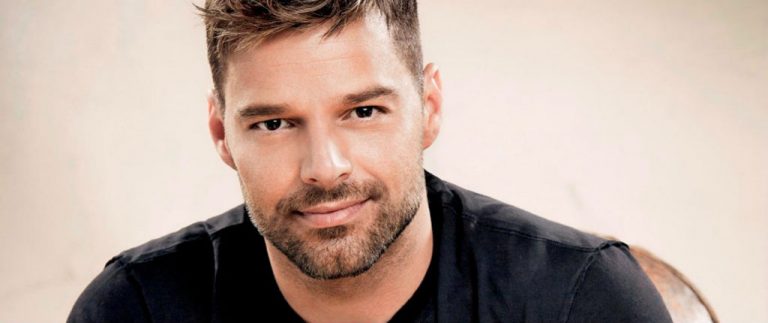 Ricky Martin derrite a sus fans en Instagram posando con poca ropa