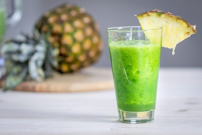 Prueba este poderoso batido de palta y piña para bajar de peso