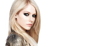 Avril Lavigne reaparece por primera vez en dos años y sorprende con su apariencia