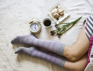 ¿Es bueno dormir con calcetines durante las noches frías?