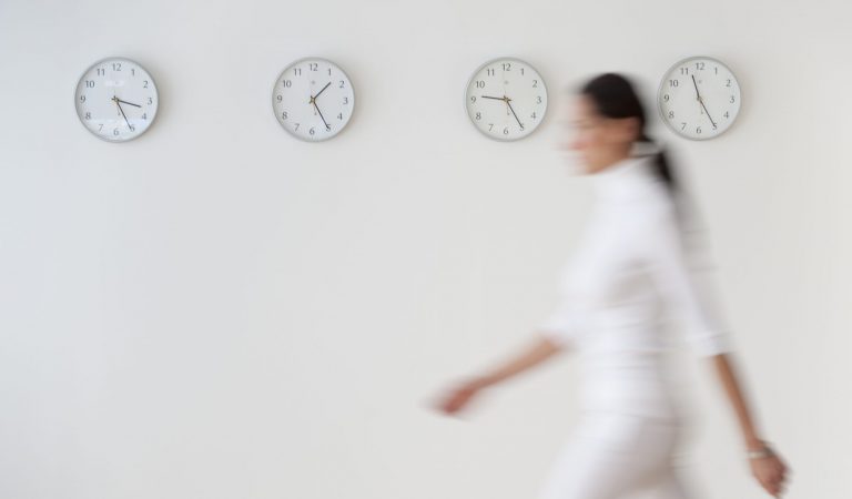 ¿Sientes que el tiempo pasa más rápido? ¡Estas 4 razones te explican el por qué!