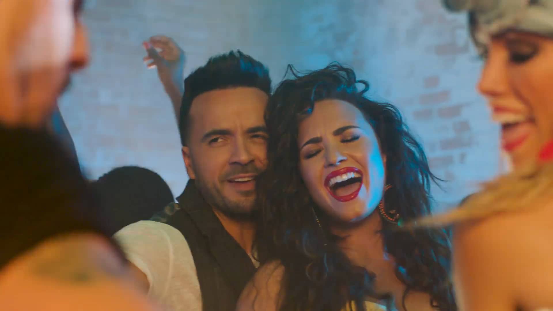 Luis Fonsi y Demi Lovato sorprendieron cantando "Échame la culpa" en vivo por primera vez