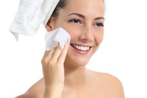 Descubre cómo usar correctamente las toallitas desmaquillantes