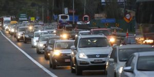 Gobierno anuncia medidas tras "colapso histórico" en carreteras