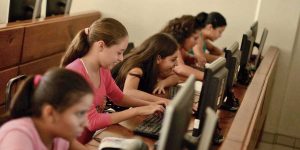 La tecnología no es cosa de hombres: celebremos el día internacional de las niñas en TIC