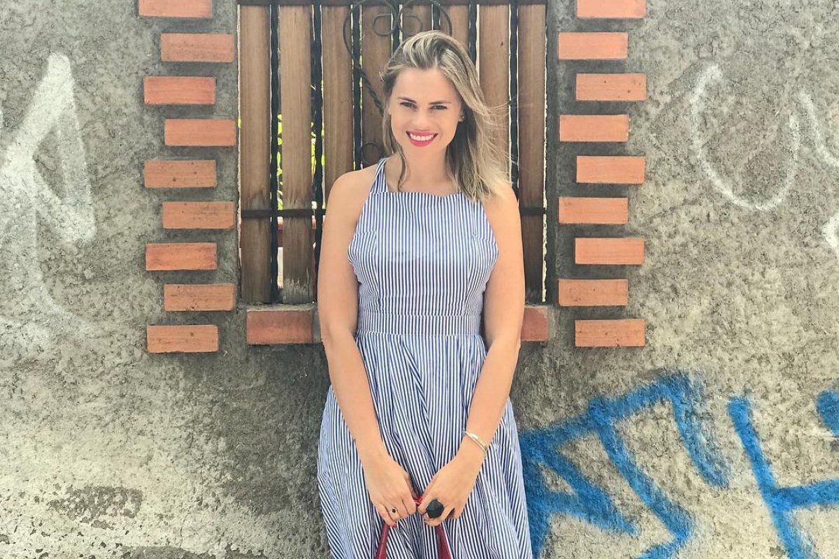 Eliana Albaseti se desnuda para una importante revista