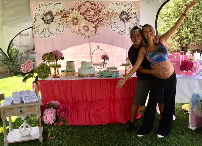 ¡Fernando Godoy embarazado! Mira las chistosas fotos que compartió su pareja