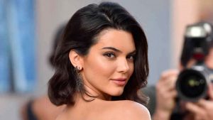 El osado y transparente vestido de Kendall Jenner en los British Fashion Awards