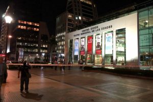 Teatro Municipal de Las Condes es evacuado tras aviso de bomba en medio de un estreno