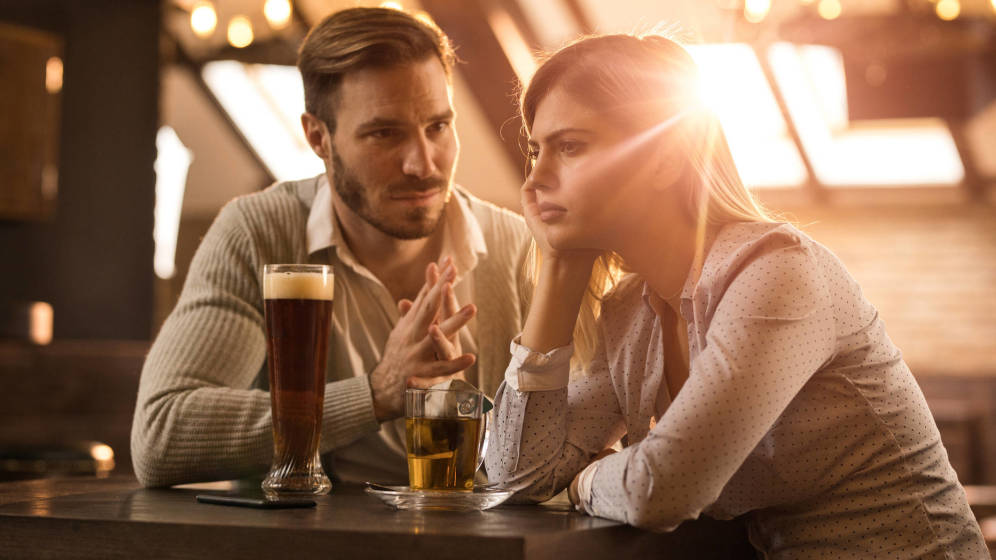 ¿En qué mienten los hombres y las mujeres en una primera cita?