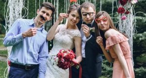 Publicación viral: "Se busca polola falsa para matrimonio ABC1 en Viña”