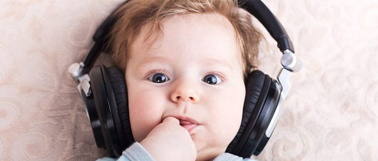 ¿A qué edad los bebés comienzan a reconocer las voces?