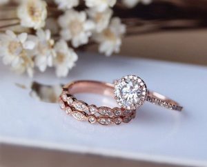 Descubre las nuevas tendencias en anillos de compromiso