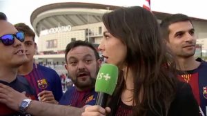 Periodista sufrió acoso por parte de los hinchas del Barcelona y su reacción se hizo viral