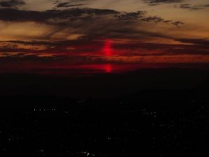 "Pilar solar", el extraño fenómeno meteorológico que se vio en Santiago