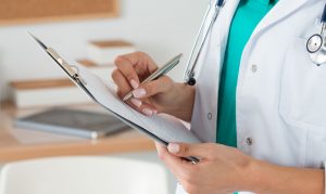 ¡Atención! Conoce las 4 isapres que subirán sus precios este 2018