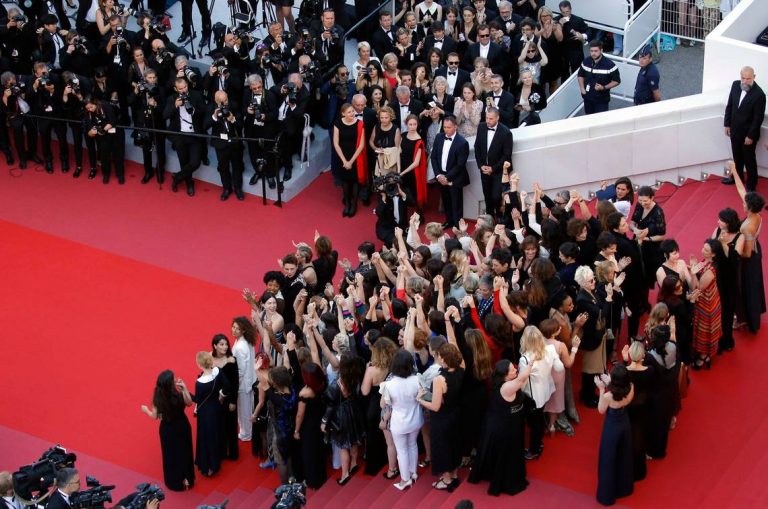 Estrellas del cine exigen igualdad salarial en la alfombra roja de Cannes