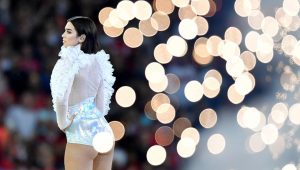 Dua Lipa deslumbra al mundo con su show de apertura en la "Champions League"