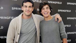 Conoce el nuevo proyecto que unirá a Mario Casas con su hermano menor