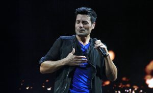 ¡Así ensaya Chayanne sus nuevos pasos de baile!
