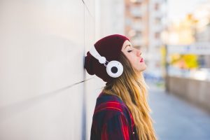 ¿Hace bien escuchar canciones tristes cuando te rompen el corazón? ¡Esto dice la ciencia!