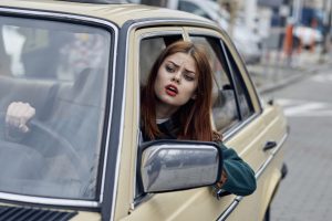 Hombres o mujeres: ¿Quiénes son más distraídos al volante?