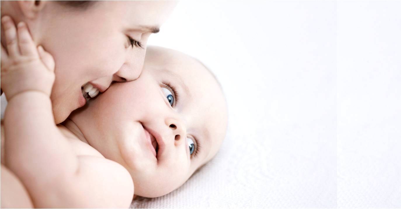 Los beneficios del olor de los bebés en las mamás