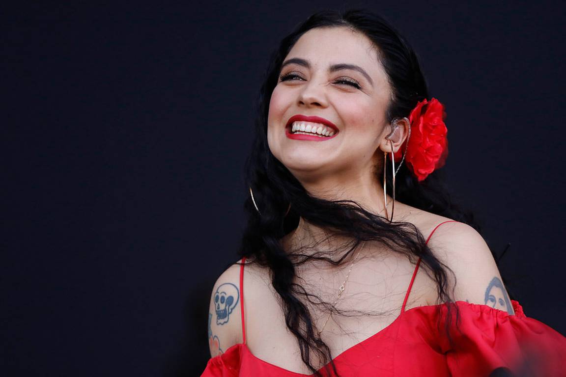 ¡Mon Laferte no para! La cantante celebra su cumpleaños en medio de extensa gira por Estados Unidos