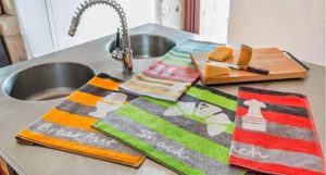 ¿Cómo lavar los paños de cocina y quitarles los malos olores?