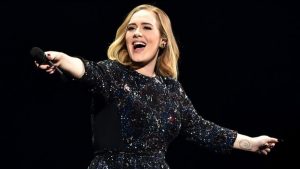 Adele celebra sus 30 años al estilo de Titanic