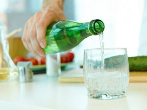 ¿Cuál es la diferencia entre el agua mineral y el agua gasificada?