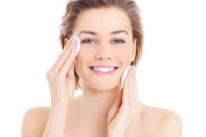 Erradica las impurezas y rojeces de tu rostro con agua de arroz