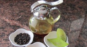 Prueba el agua con limón y pimienta negra para bajar de peso