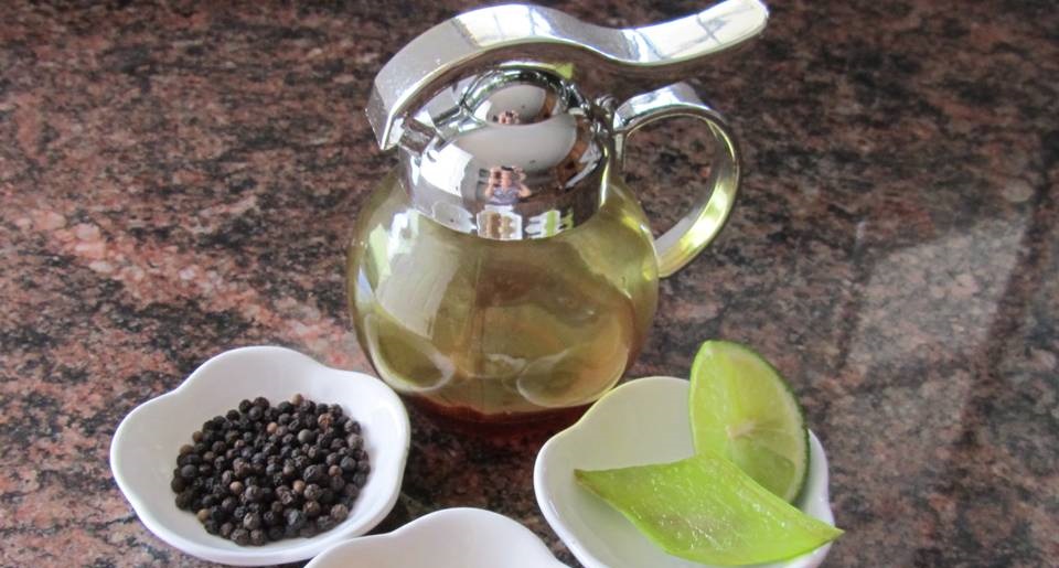 Prueba el agua con limón y pimienta negra para bajar de peso