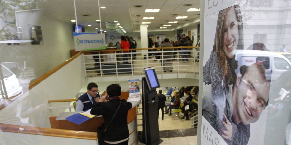 Ellos pagarán más: alza en isapres de hombres es una de las propuestas de la agenda de género del Gobierno